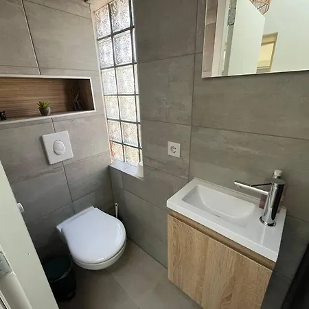 Bed & - Free Parking And Close To Beach! بيت للعطل *