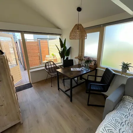 Bed & - Free Parking And Close To Beach!